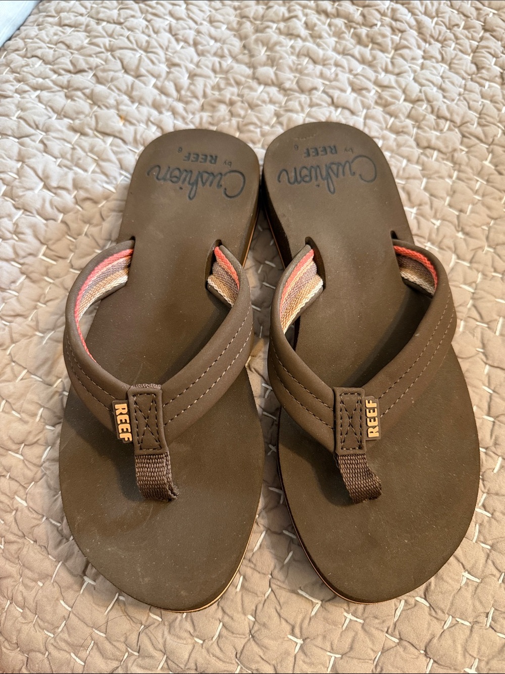 Reef women’s size 6 Brown Flip Flops with Pink Stripe Accent